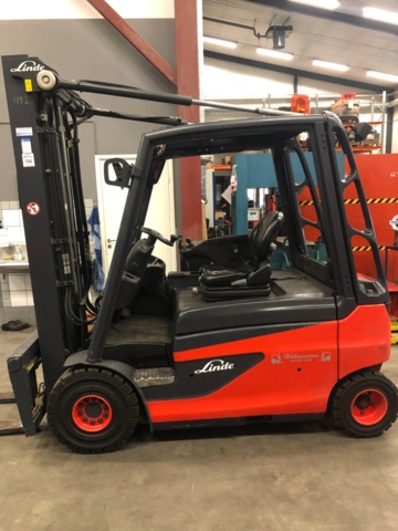 1536857-1 Linde Motviktstruck-4 hjul EL