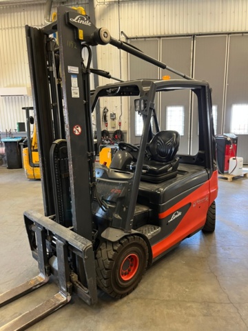 1536857-6 Linde Motviktstruck-4 hjul EL