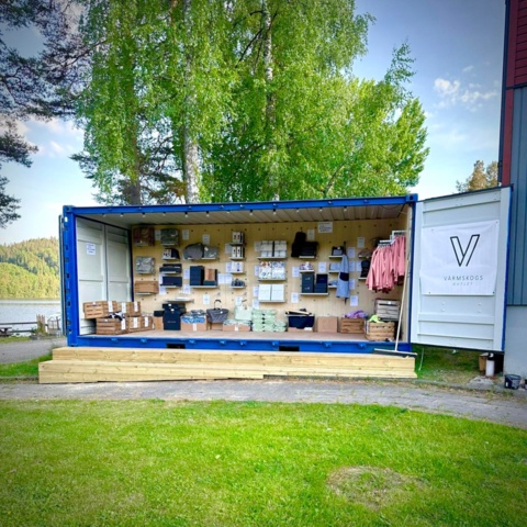 1536894-1 Retail container with fully openable front