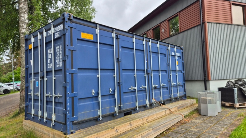 1536894-14 Retail container with fully openable front