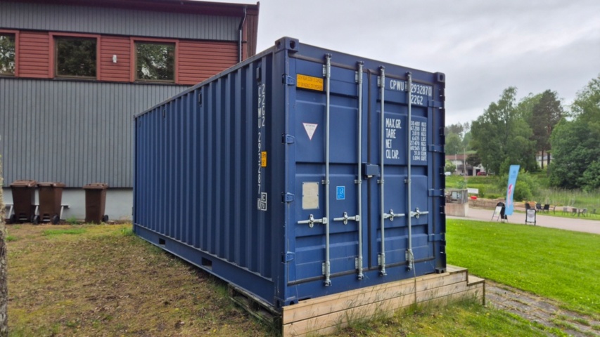 1536894-16 Retail container with fully openable front