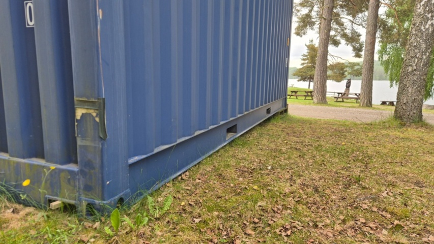 1536894-20 Retail container with fully openable front