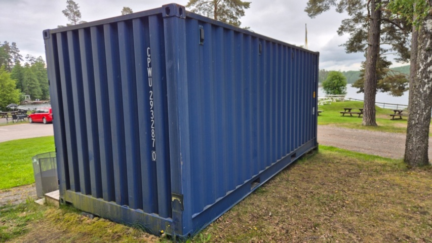 1536894-21 Retail container with fully openable front