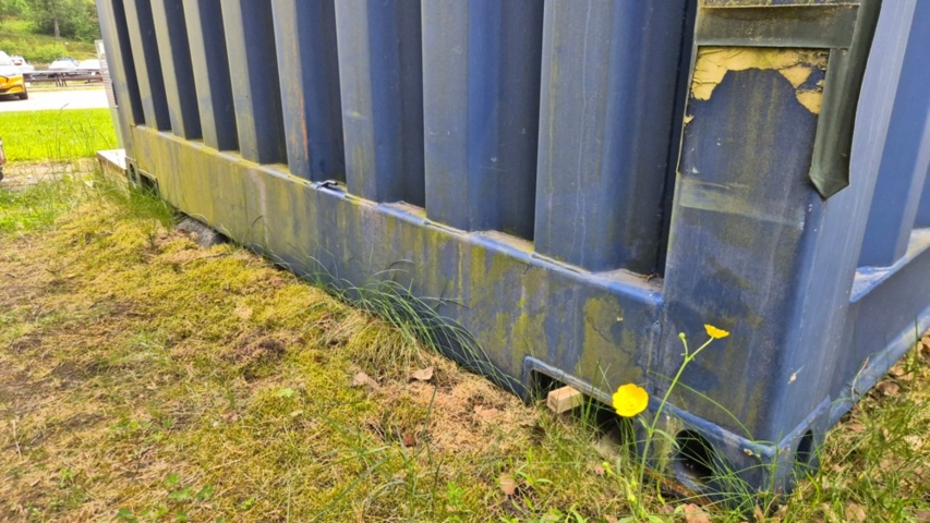 1536894-22 Retail container with fully openable front