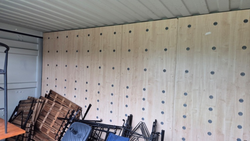 1536894-9 Retail container with fully openable front