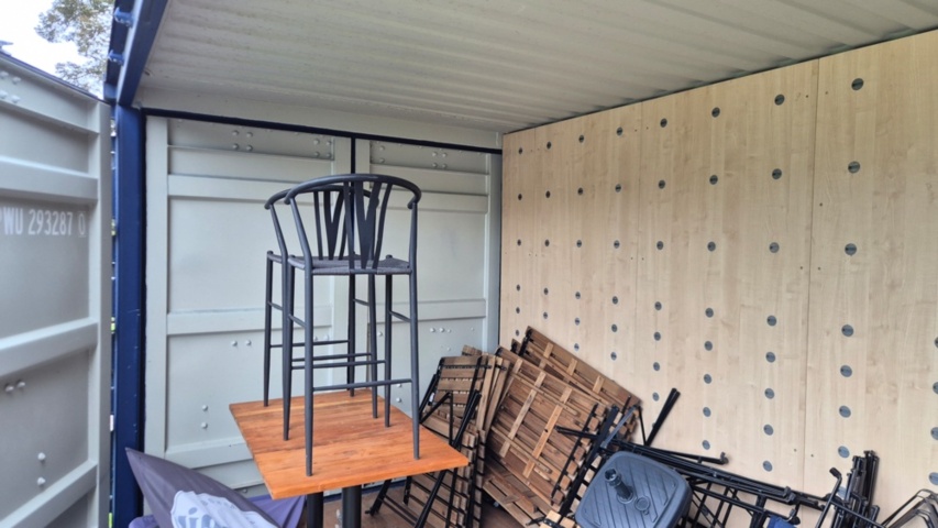 1536894-11 Retail container with fully openable front