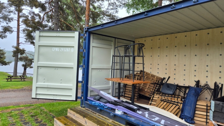 1536894-3 Retail container with fully openable front