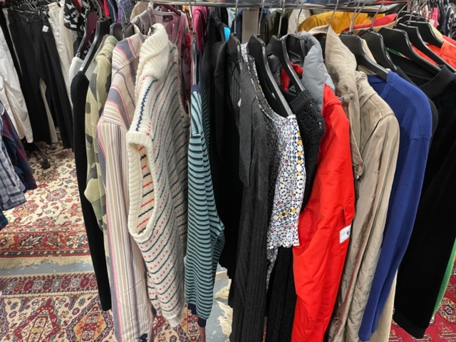 1536902-3 Clothes on rack including rack