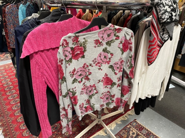 1536902-5 Clothes on rack including rack