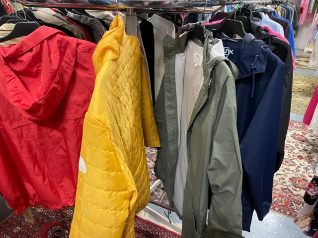 1536902-6 Clothes on rack including rack