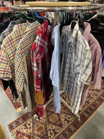 1536903-3 Clothes on clothes rack including stand