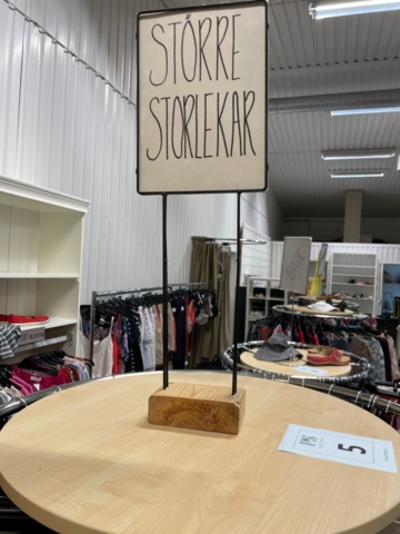 1536905-1 Clothes on clothes rack including stand