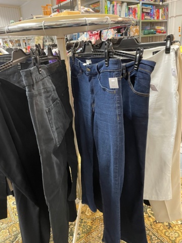 1536905-4 Clothes on clothes rack including stand