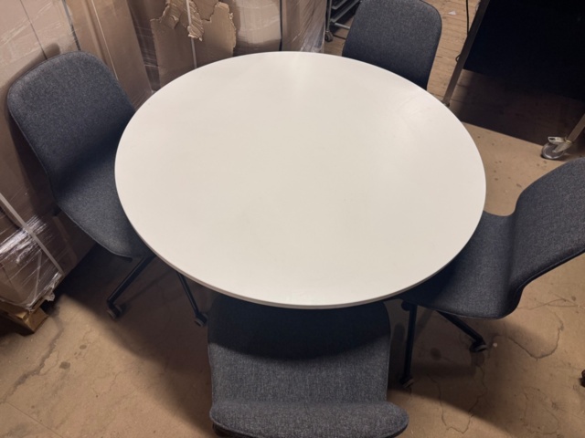 1405898-1 Konferensgrupp – runt bord med 4 st höj- och sänkbara stolar