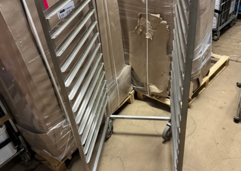 Stainless steel trolley for trays/plates