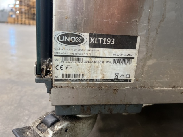 1528576-14 Ugn Unox med jässkåp XFT190 & XLT193