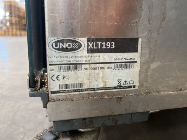 1528576-15 Ugn Unox med jässkåp XFT190 & XLT193