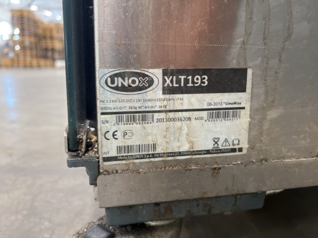 1528576-16 Ugn Unox med jässkåp XFT190 & XLT193