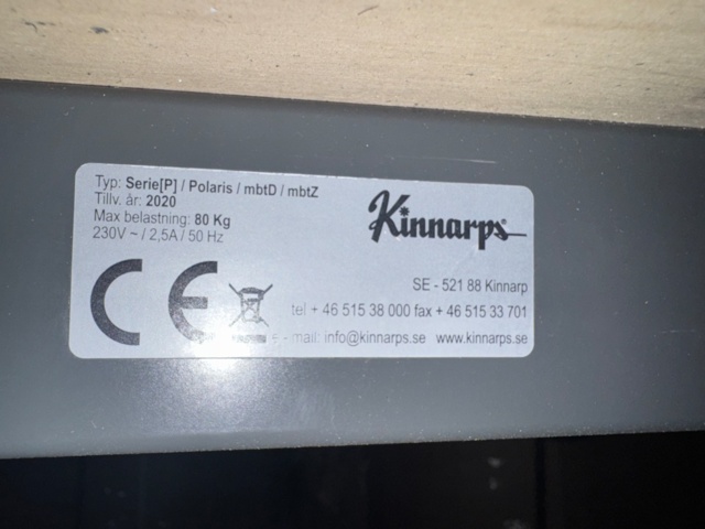 1405907-5 Kinnarps höj- och sänkbart skrivbord