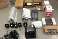 1521806 Lot with electronics - Barco ClickShare, Lenovo ThinkPad Dock, etc