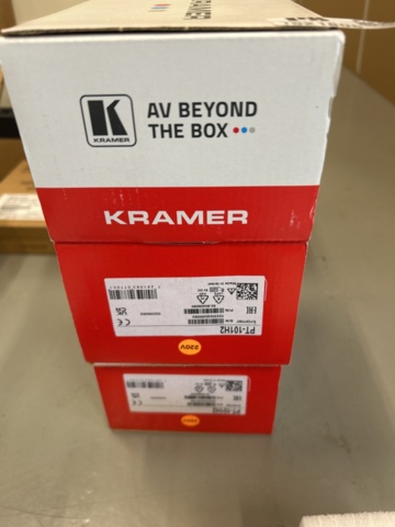 1521806-11 Lot with electronics - Barco ClickShare, Lenovo ThinkPad Dock, etc