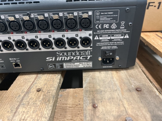 1521808-3 Digital mixing console - Soundcraft Si Impact