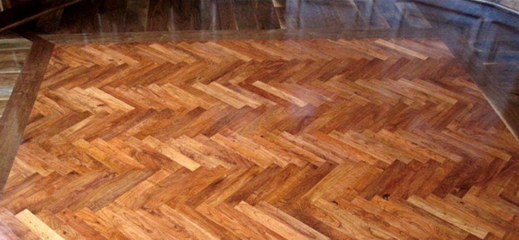 1536871-3 Massiv Fiskbens-/enstavsparkett Mahogny 300x60x10 mm (ca 120,24 kvm)