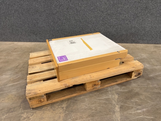 1528632-2 Skötbord Robust