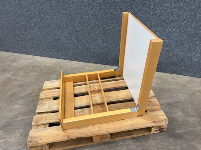 1528632-5 Skötbord Robust