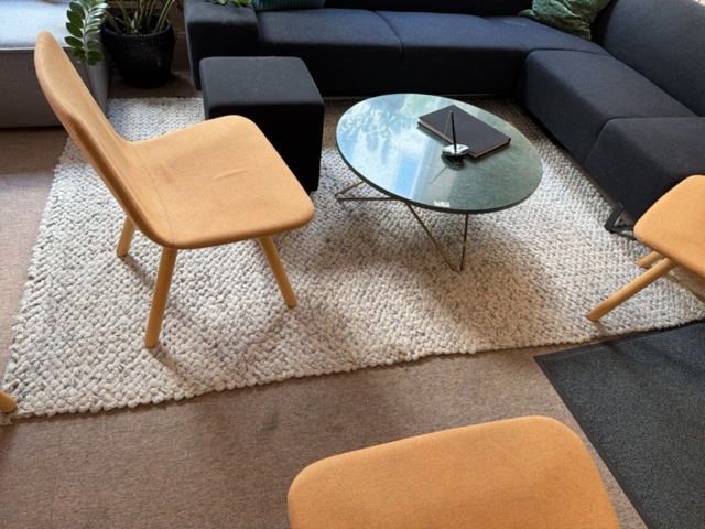 1516281-5 Stolar Gärsnäs 4 st, matta, soffa, m.m.