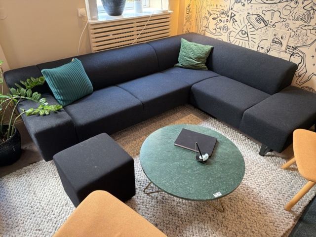 1516281-10 Stolar Gärsnäs 4 st, matta, soffa, m.m.