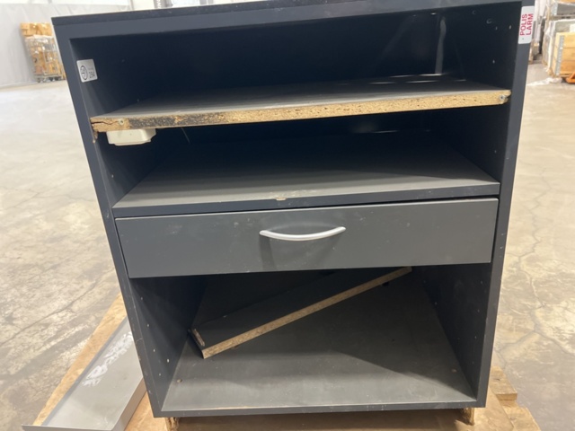 1528634-10 2 benches/cabinets