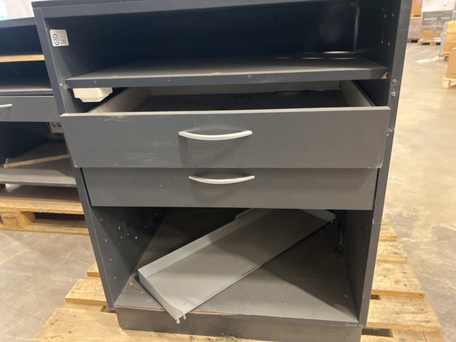 1528634-11 2 benches/cabinets