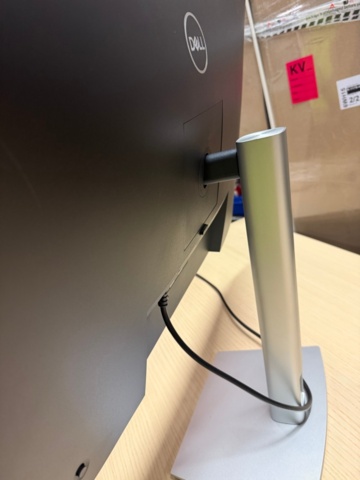 1405914-5 Dell monitor with accessories