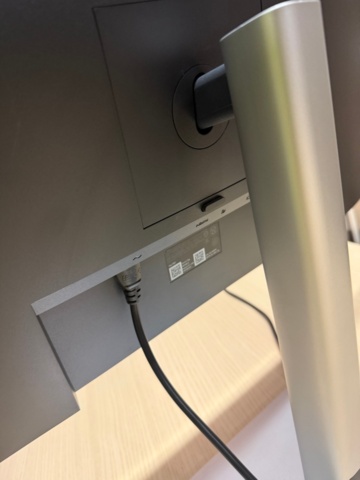1405914-6 Dell monitor with accessories