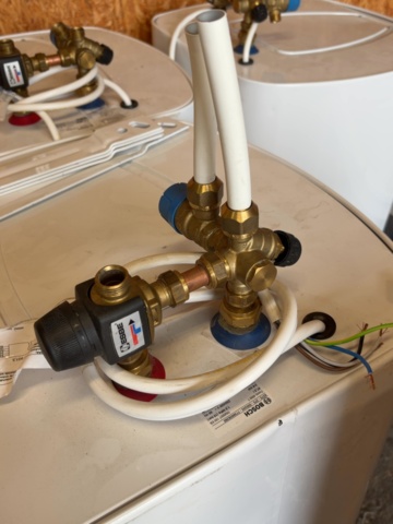 1529727-11 Samling med 9 st varmvattenberedare - Bosch Tronic 4500 T 100 EB