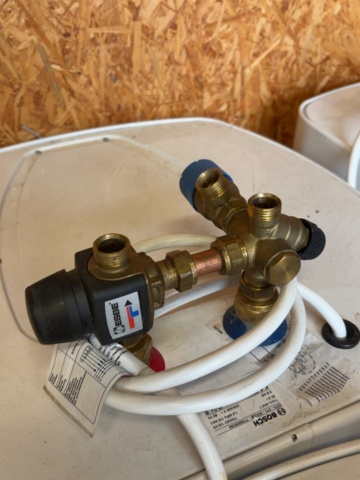 1529727-12 Samling med 9 st varmvattenberedare - Bosch Tronic 4500 T 100 EB