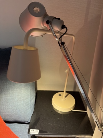 1516287-3 Vilorum - Divan, matta, lampa, m.m.