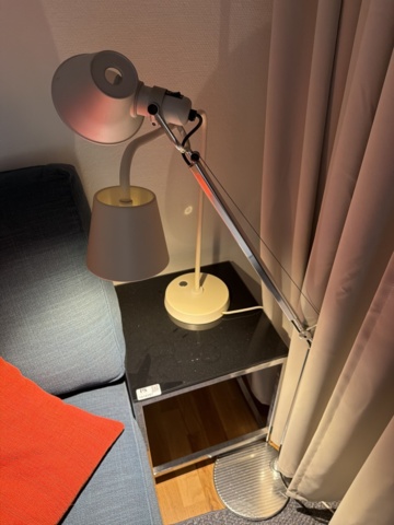 1516287-4 Vilorum - Divan, matta, lampa, m.m.