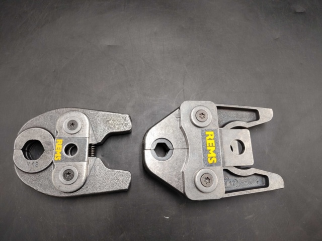 1537344-1 Pressbackar, 2 st - REMS, V12, V18