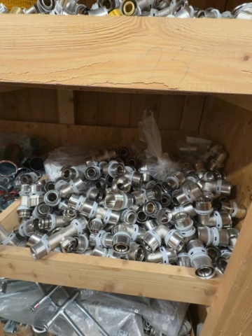 1529737-3 Diverse på hyllorna - Presskopplingar och rördelar för VVS-installation