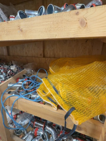 1529737-9 Diverse på hyllorna - Presskopplingar och rördelar för VVS-installation