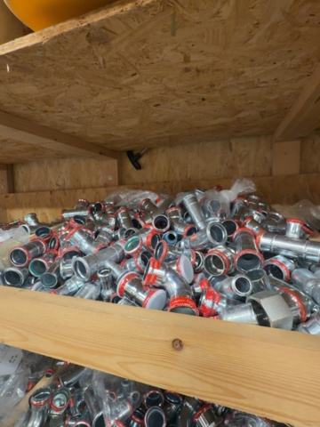 1529737-11 Diverse på hyllorna - Presskopplingar och rördelar för VVS-installation