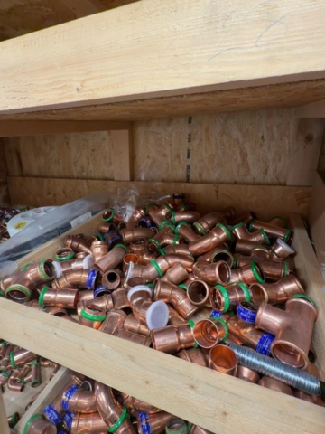 1529737-20 Diverse på hyllorna - Presskopplingar och rördelar för VVS-installation