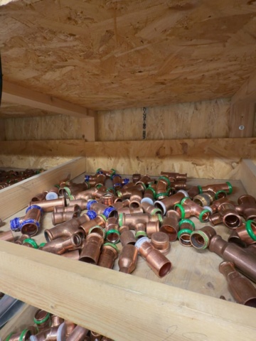 1529737-21 Diverse på hyllorna - Presskopplingar och rördelar för VVS-installation