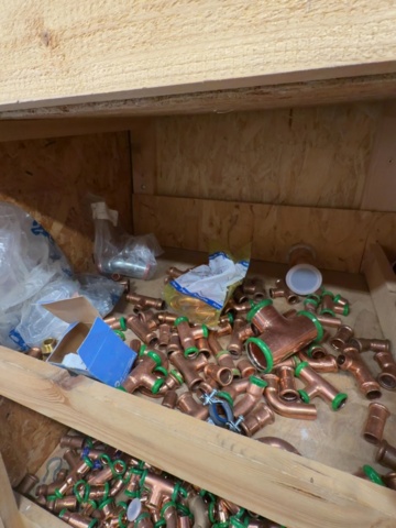 1529737-24 Diverse på hyllorna - Presskopplingar och rördelar för VVS-installation