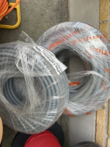1521811-3 Kabel- och installationsmaterial med kärra