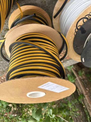 1521811-8 Kabel- och installationsmaterial med kärra