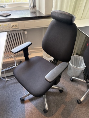 1516310-7 Kontorsplatser 2 st - Skrivbord och kontorsstolar