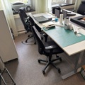 1516311-1 Kontorsplatser 2 st - Skrivbord, kontorsstolar och arkivskåp